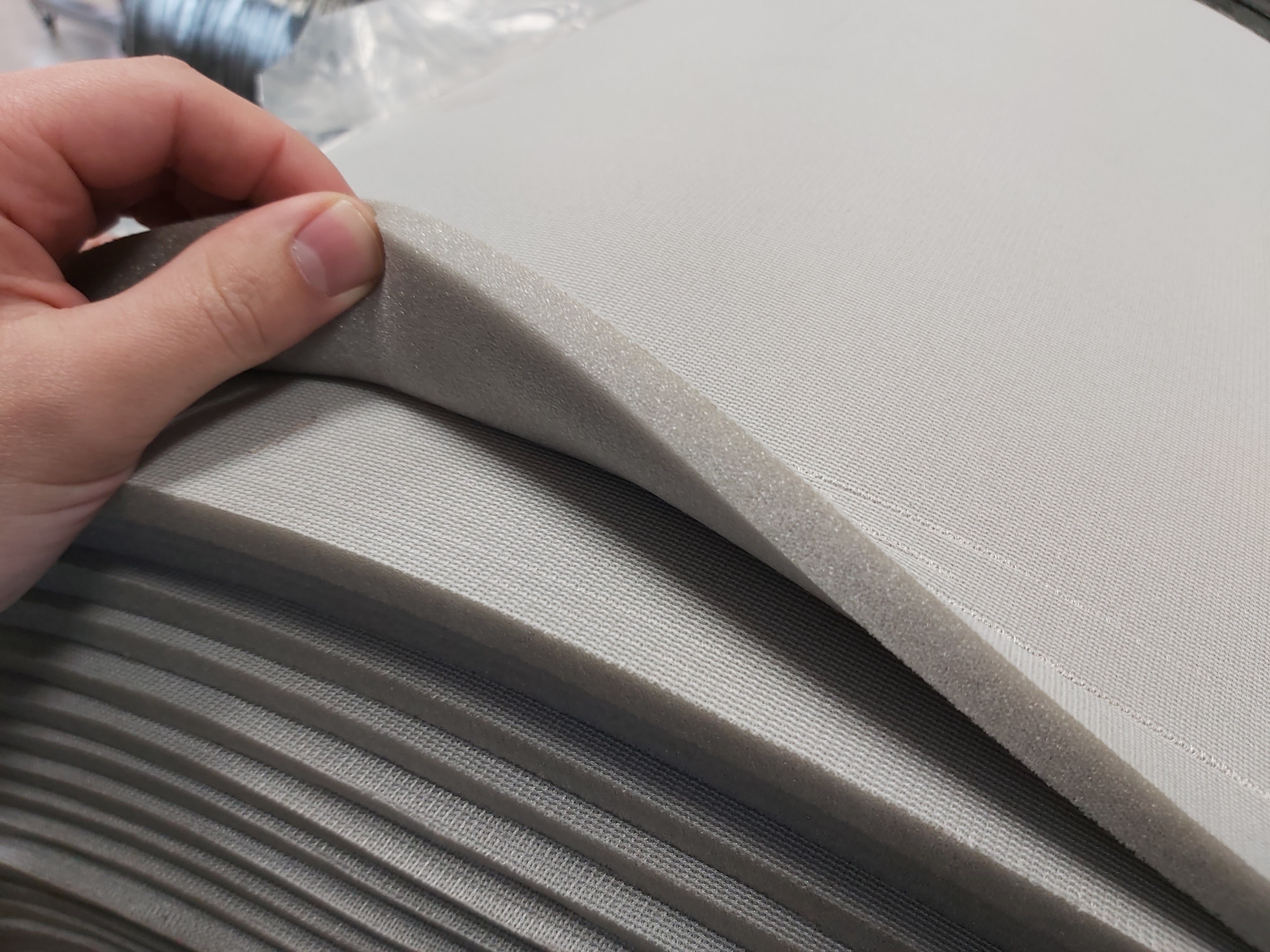 Porolonas su tinkleliu ( laminuotas porolonas ) 3mm storio