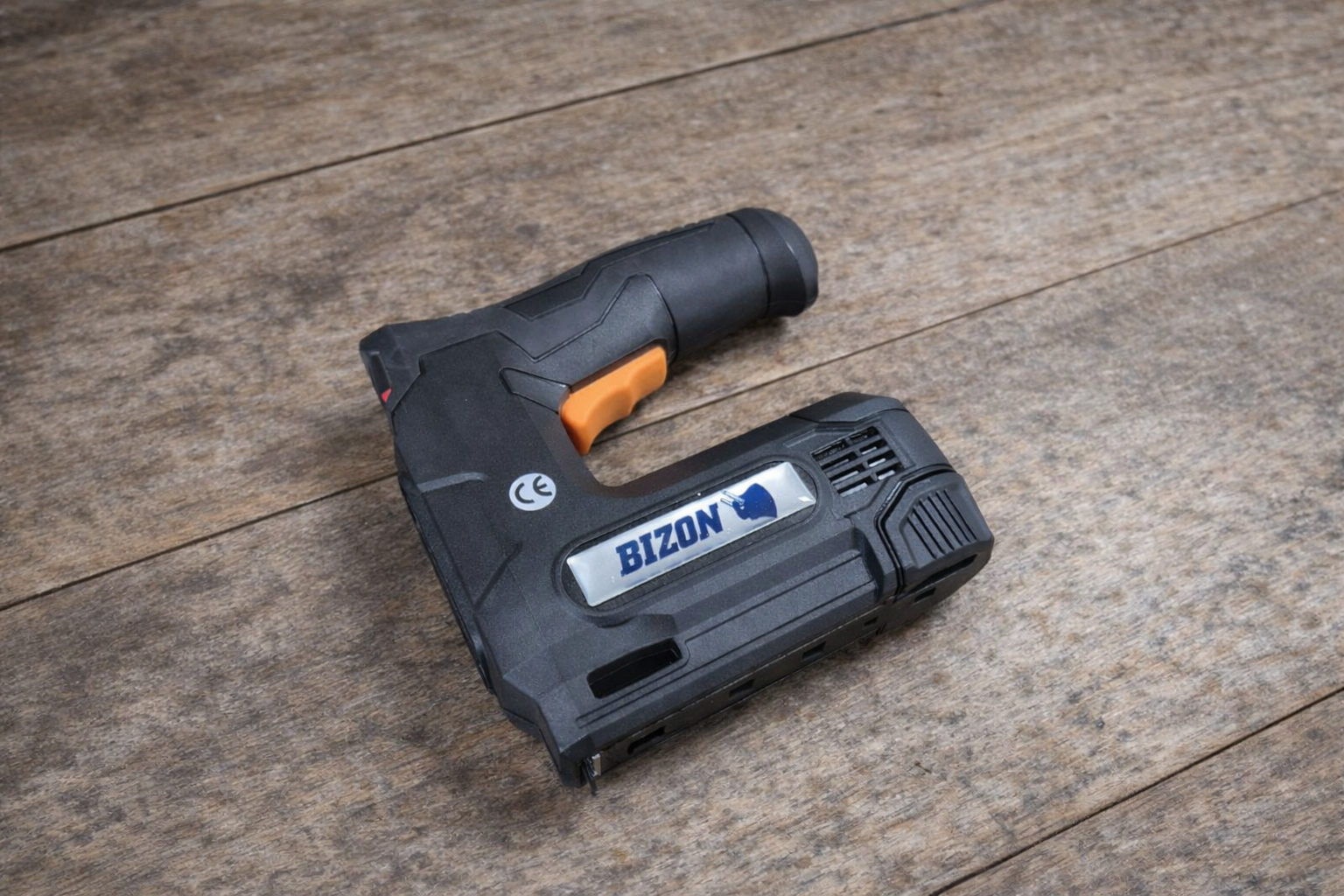 Akumuliatorinis kabių pistoletas BIZON – baldams, porolonui ir audiniams