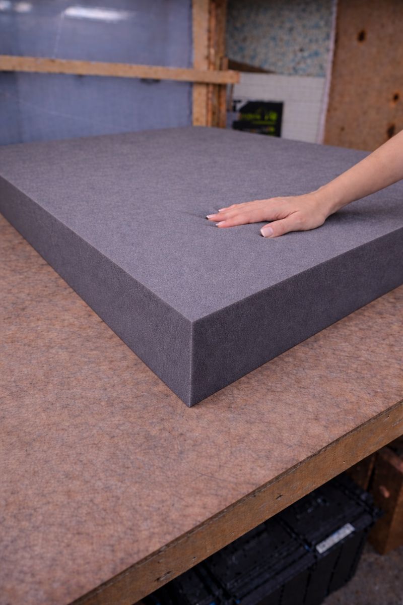 Porolonas juodas 100mm storio 1200mm x 2000mm ( VB2240 )