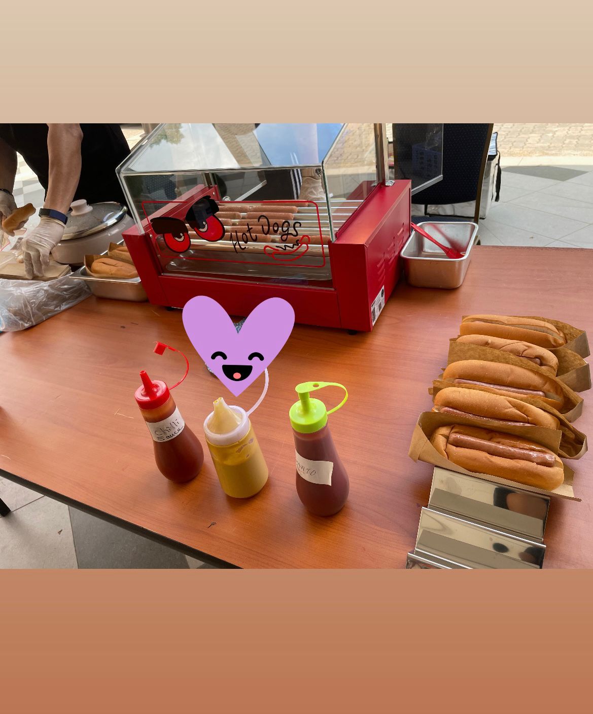 Hotdog Bun Live Station