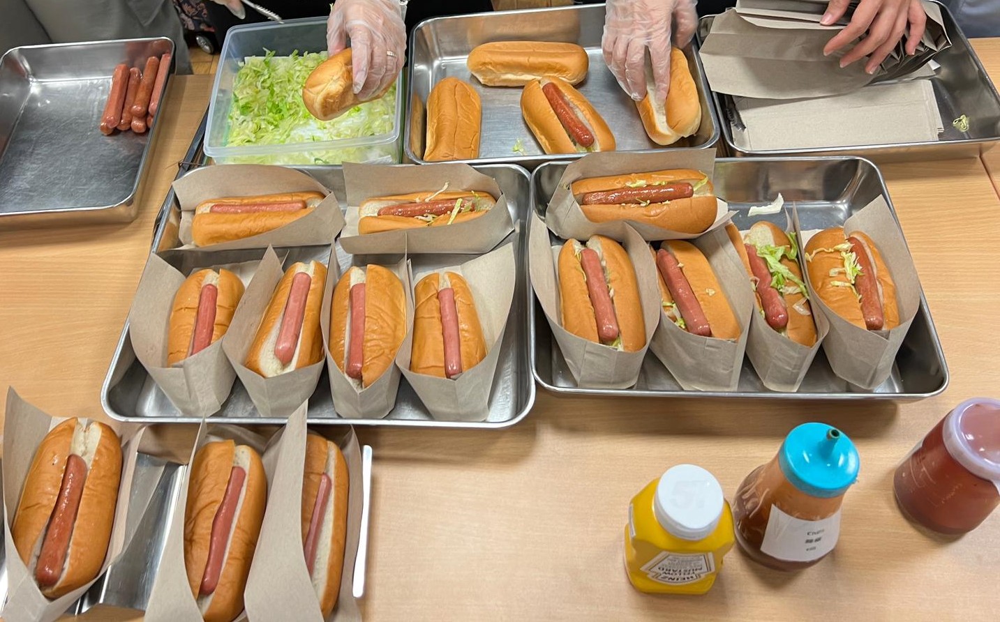 Hotdog Bun Live Station