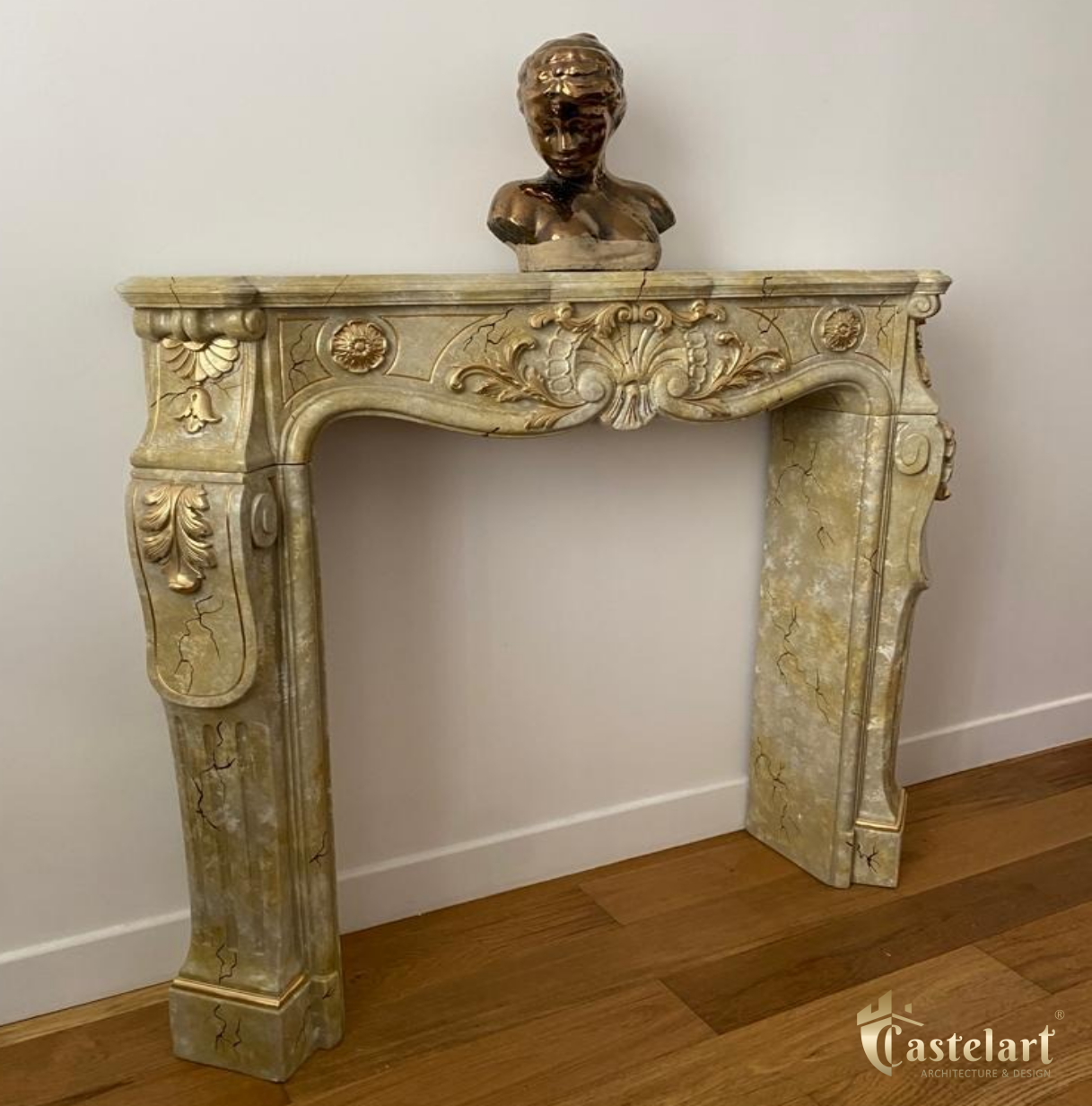 PROMO -10 % ! Manteau de cheminée en plâtre armé, style Louis XV. CH105.