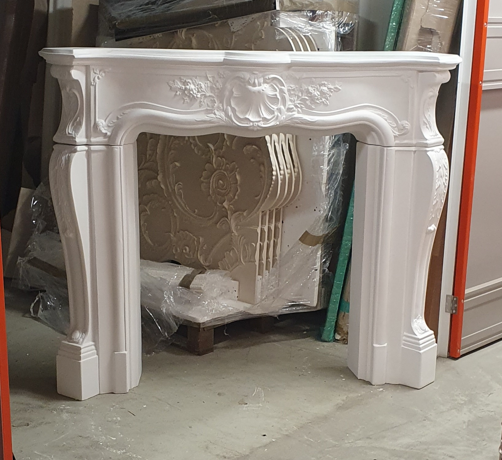 PROMO ! Manteau de cheminée en plâtre armé, style Louis XV. CH138