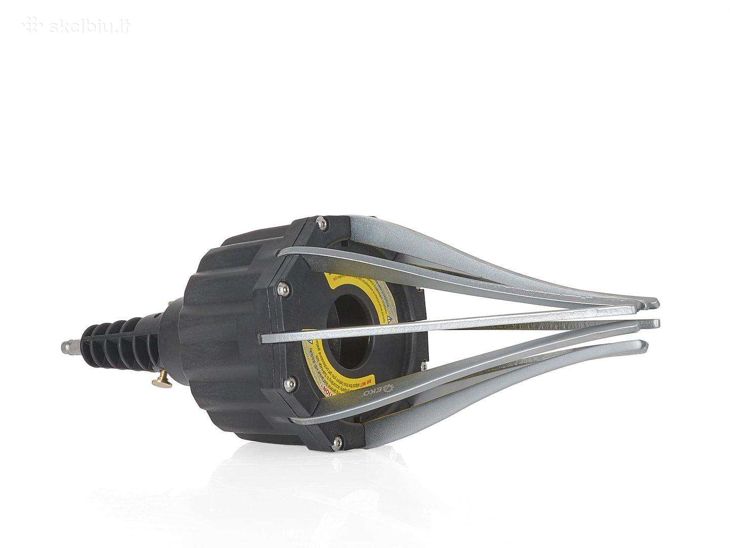 Įrankis pusašių ("Granatų") gumoms uždėti orinis