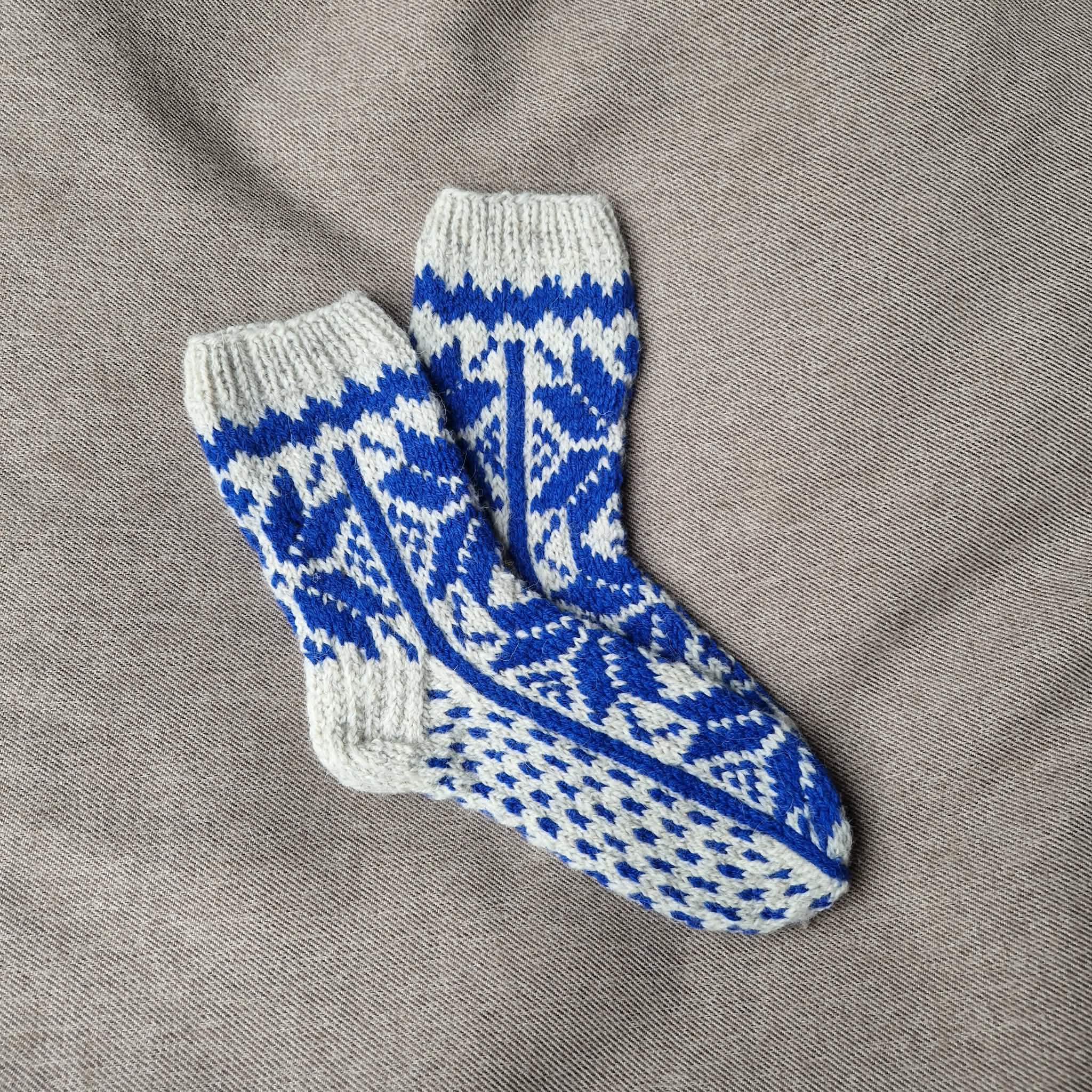 43-45 dydis, megztos kojinės