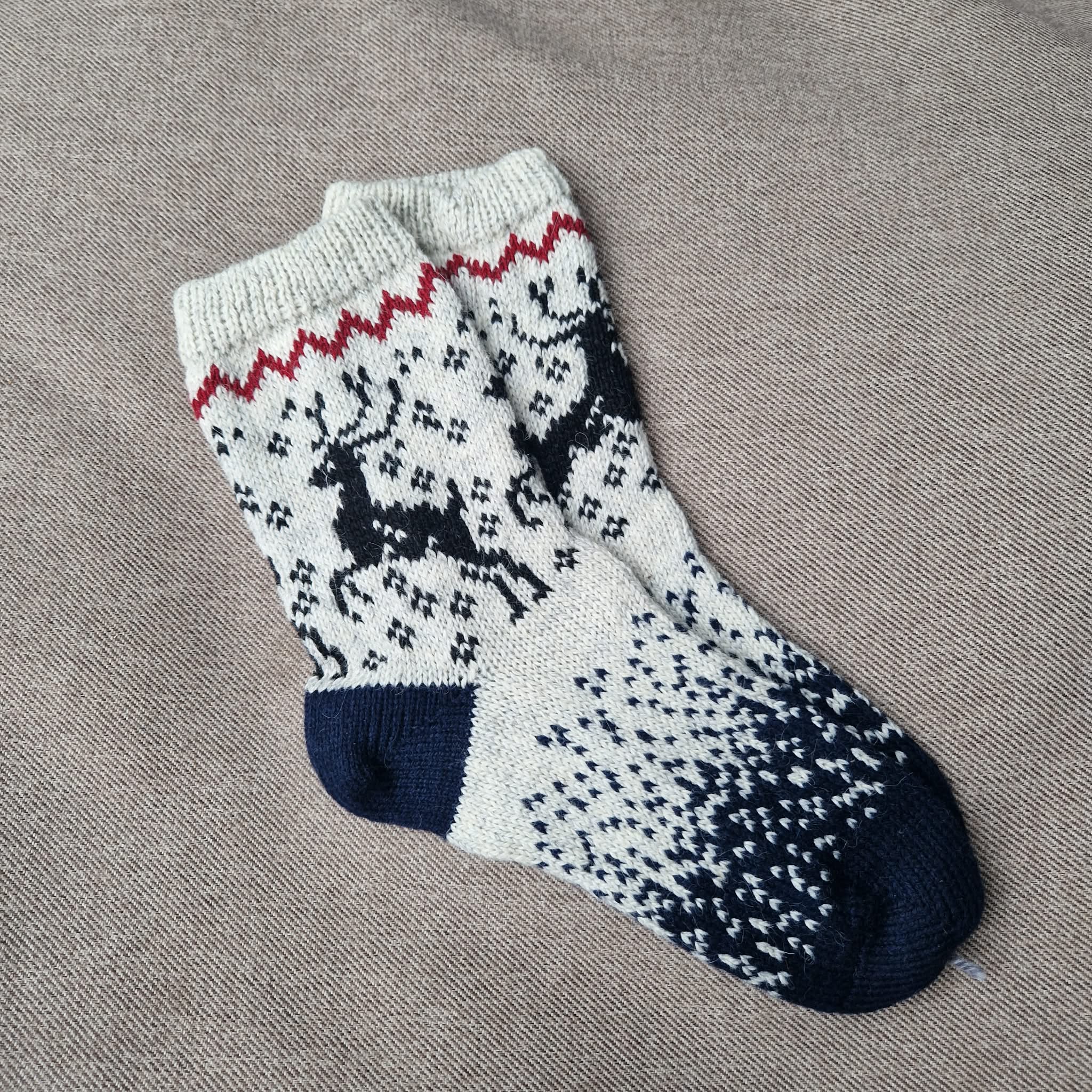 42-43 dydis, megztos kojinės