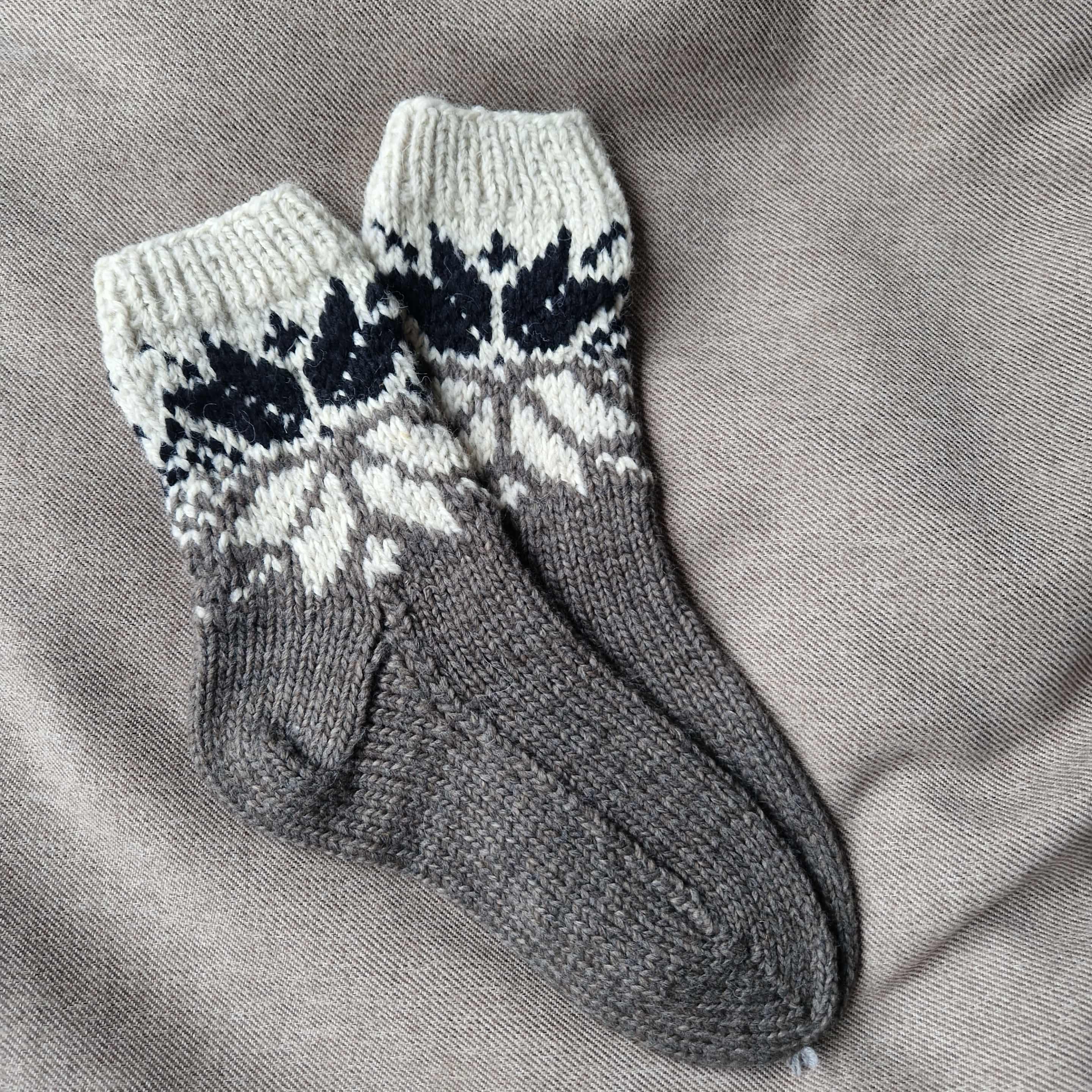 46-47 dydis, megztos kojinės