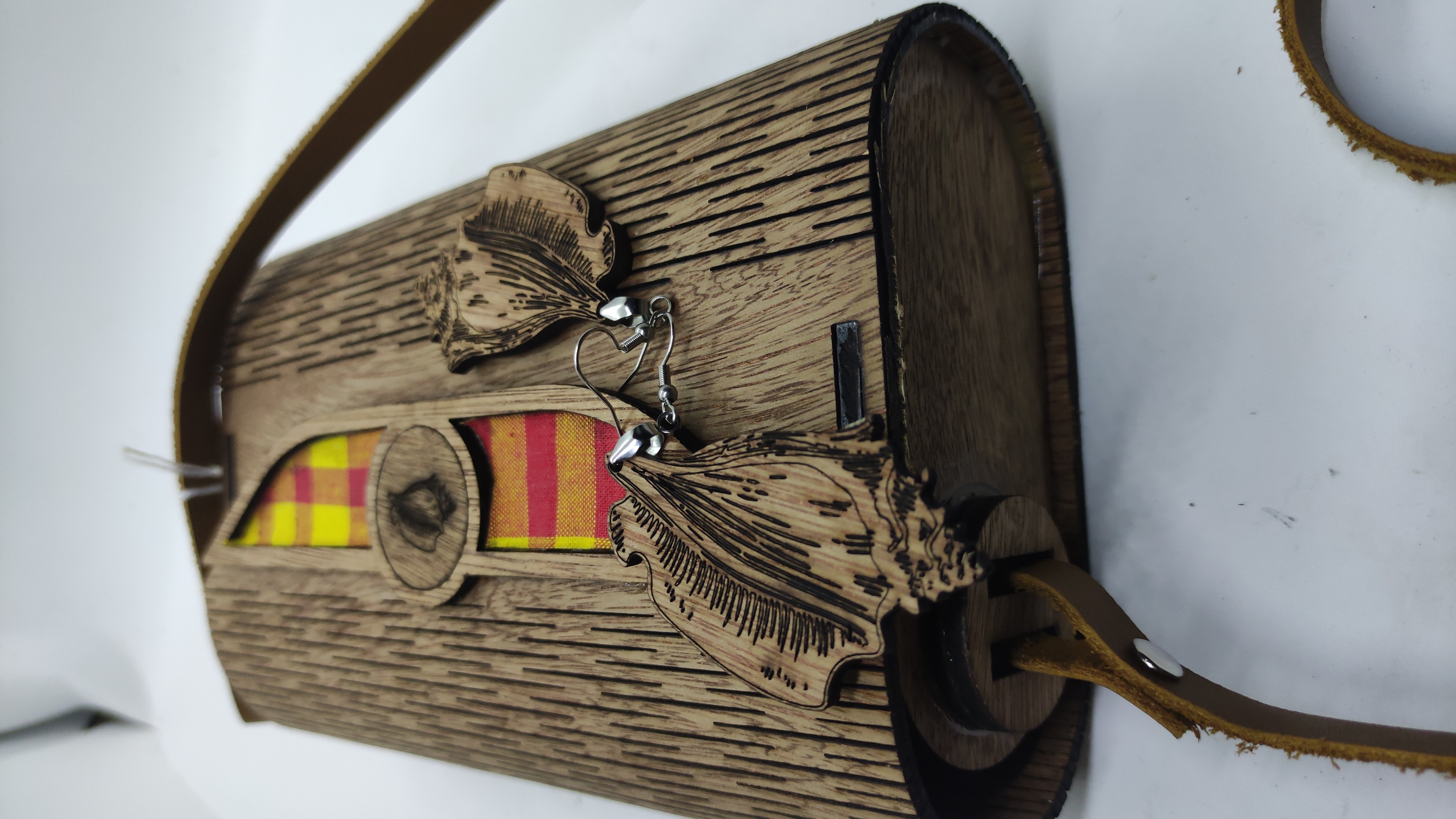 Wooden Bag & Conch Shell Earrings