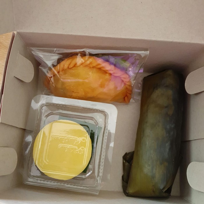 Snack Box kue isi 3 item Murah Enak Halal