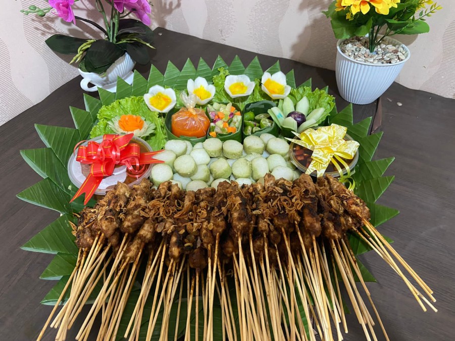 Sate ayam+Lontong full daging sate tampah siap makan 50 tusuk matang