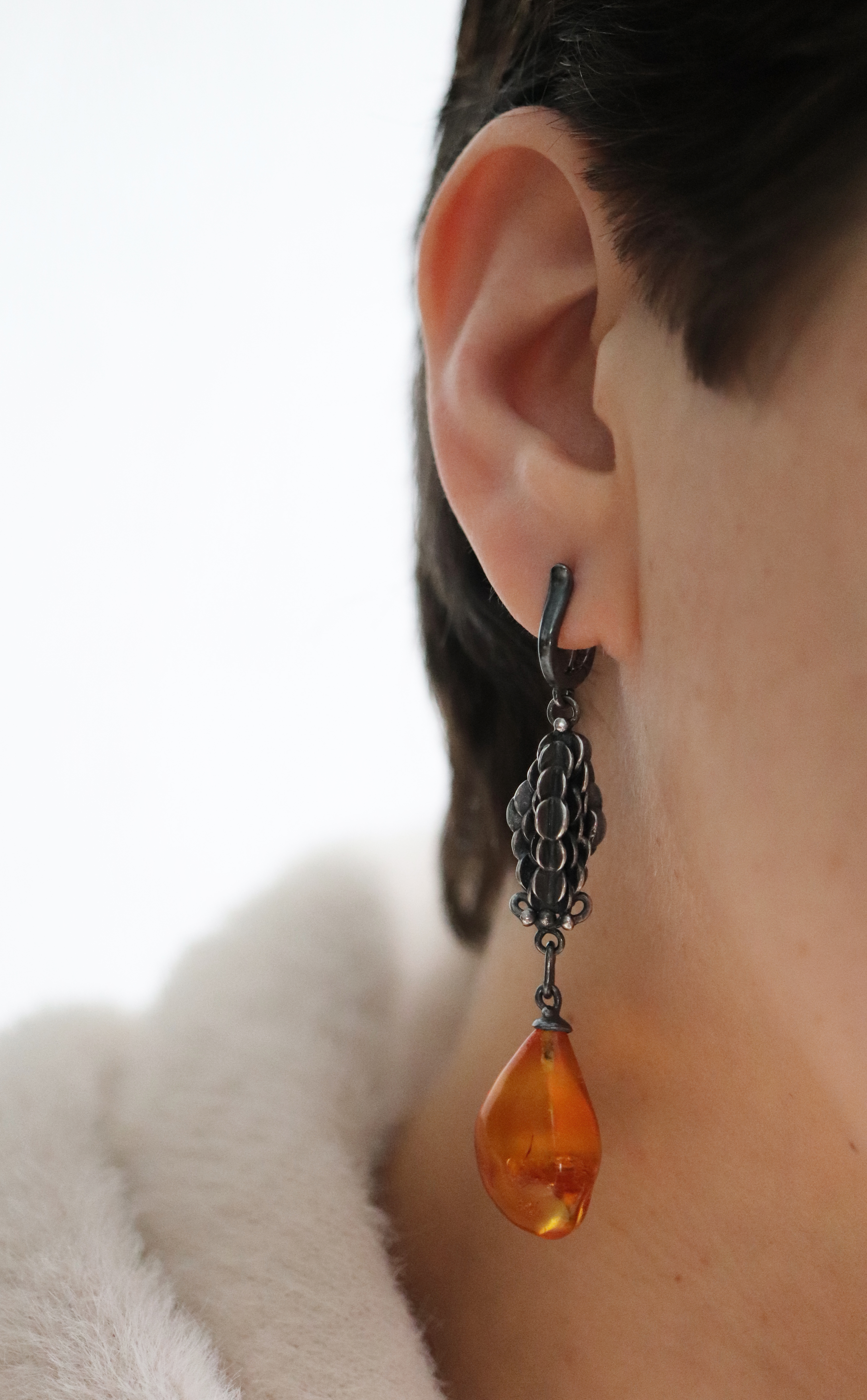 Auskarai su skaidriu gintaru