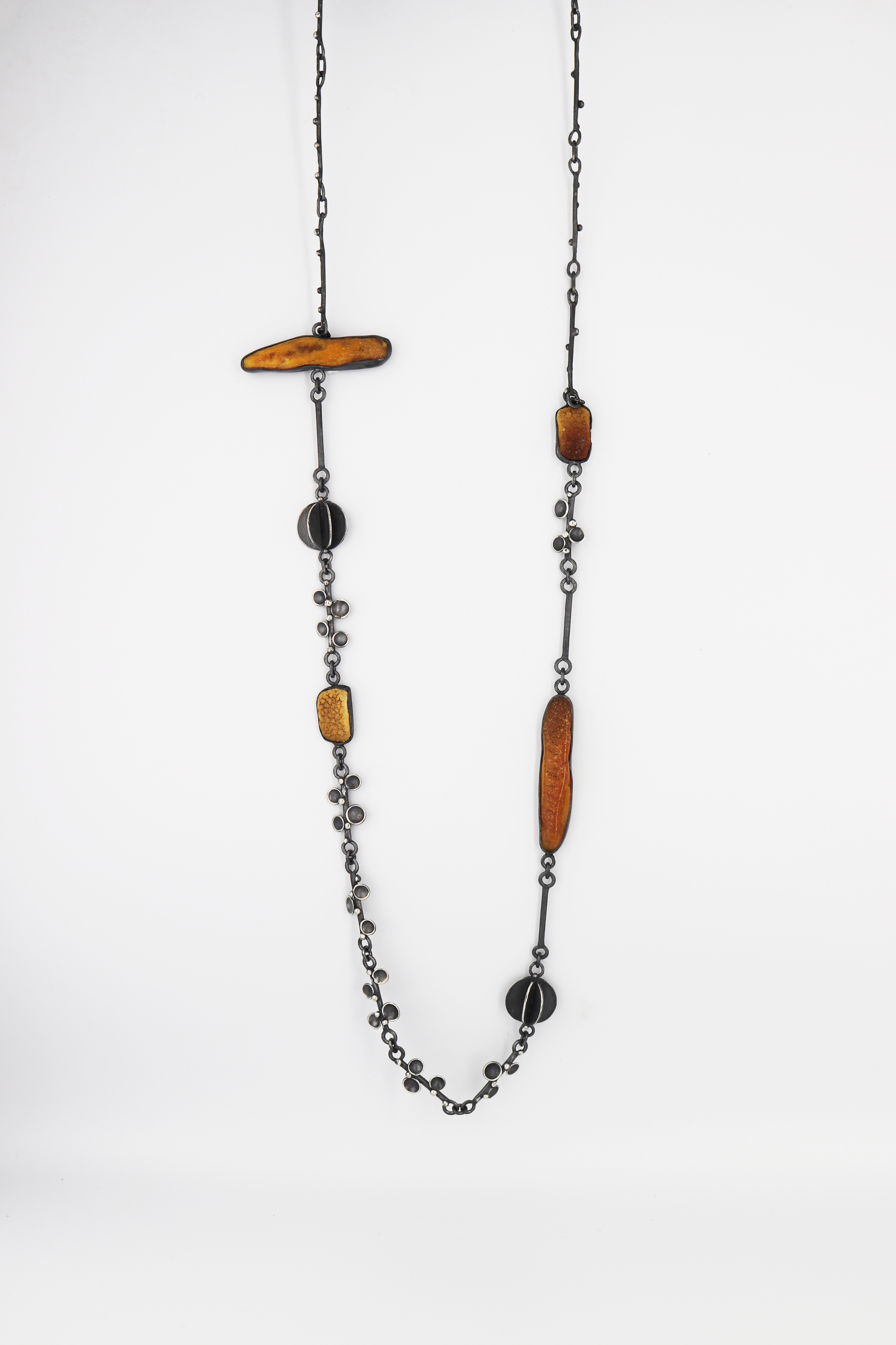 Kaklo papuošalas su gintaru