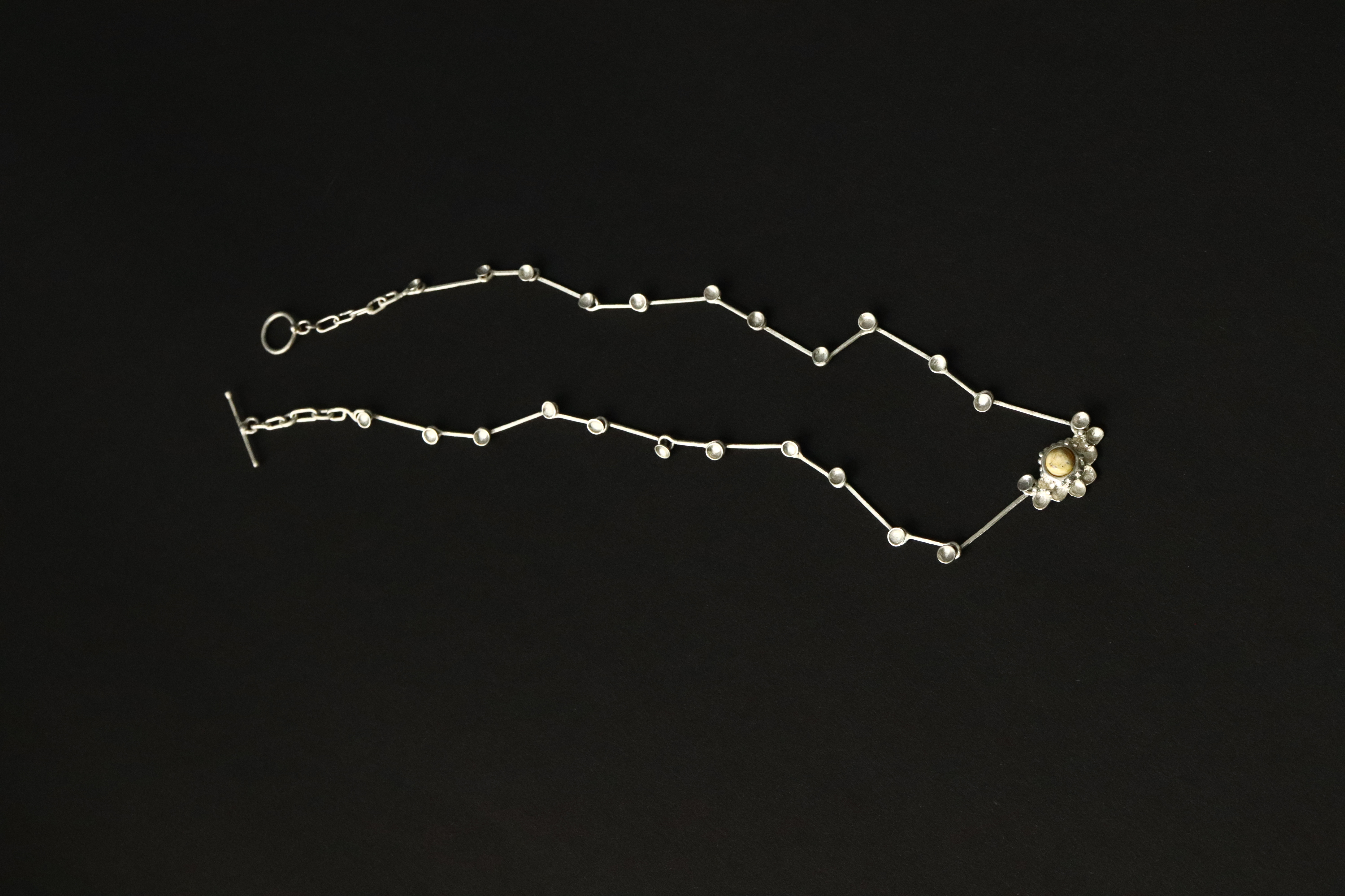 Kaklo papuošalas su gintaru