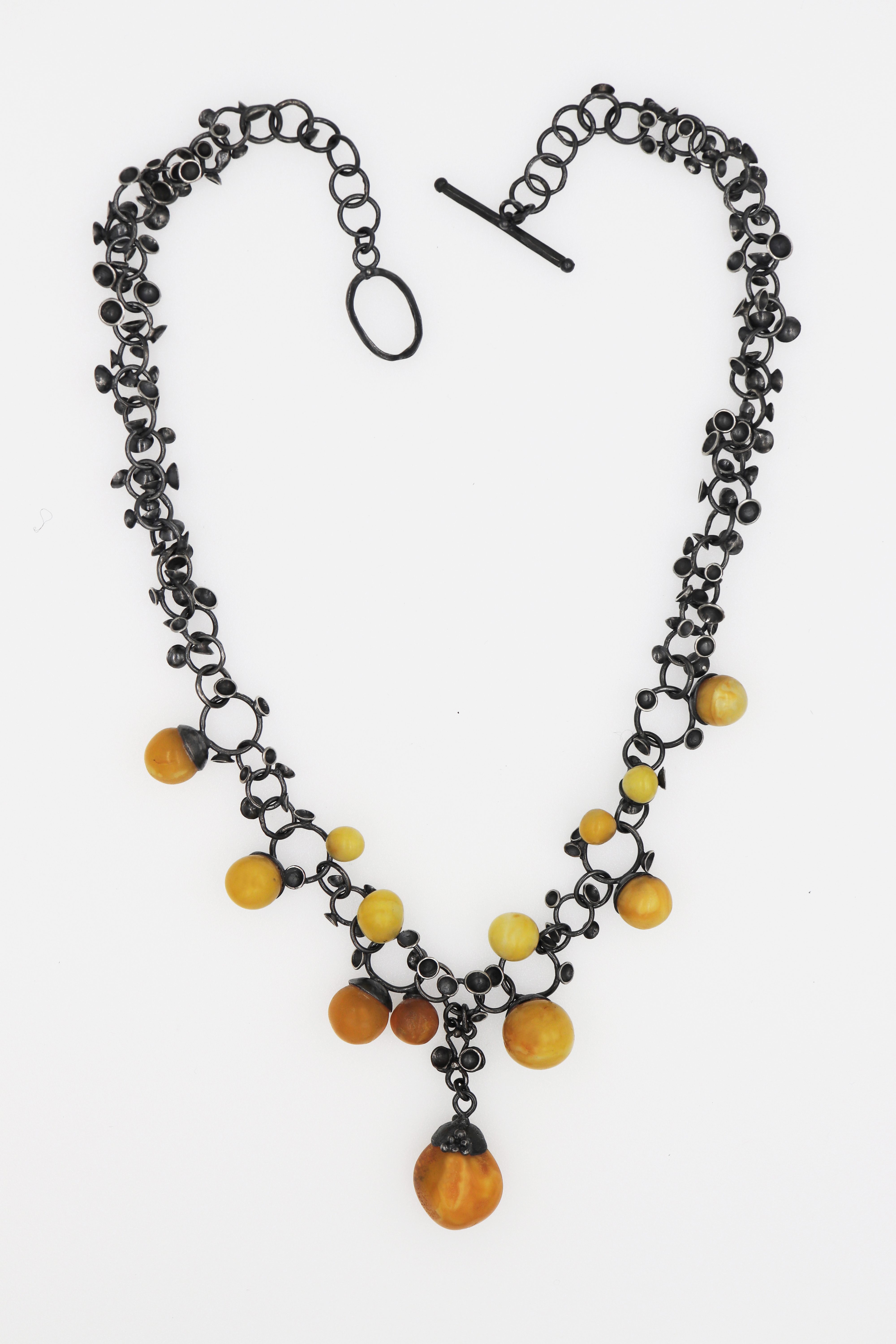 Kaklo papuošalas su gintaru