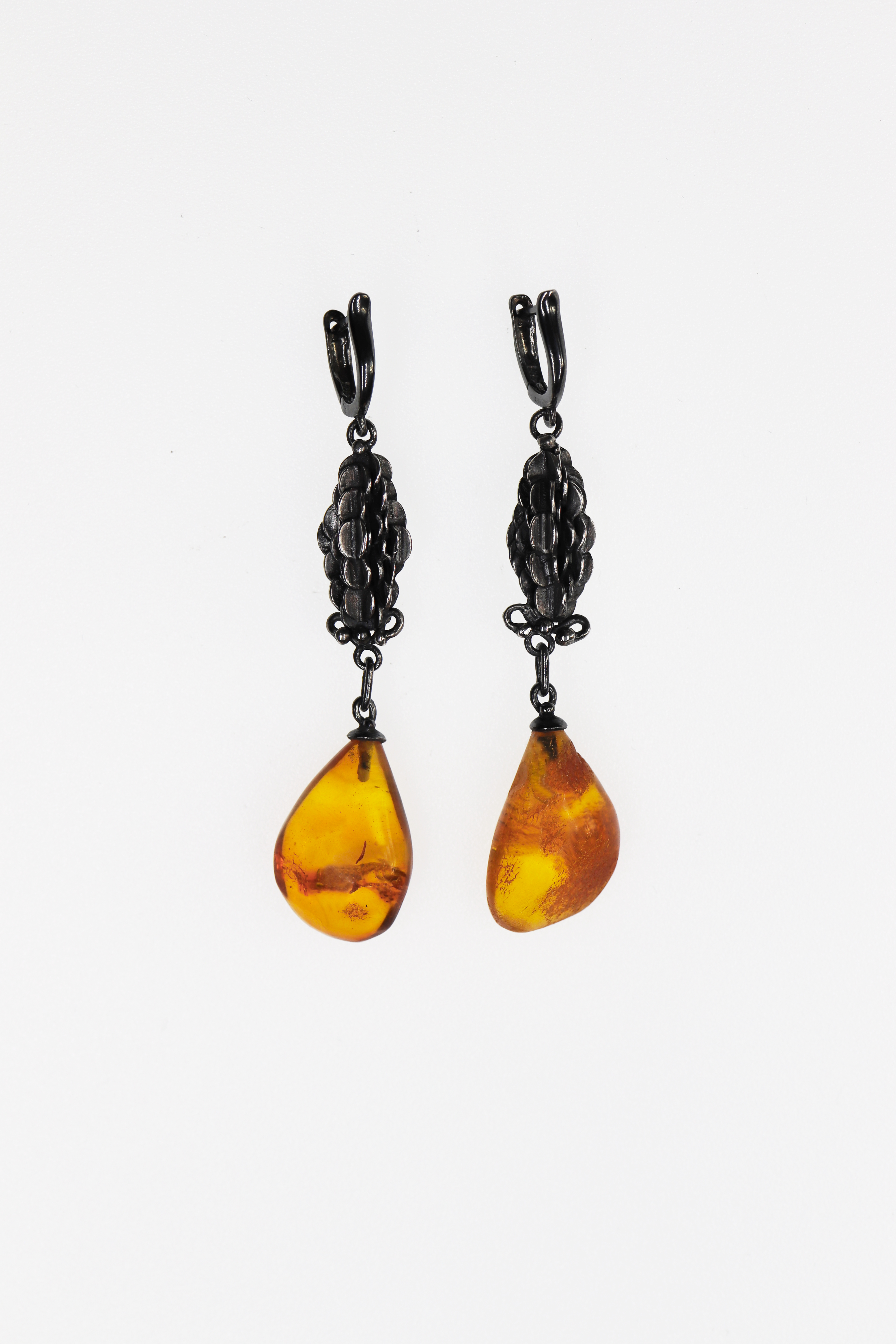 Auskarai su skaidriu gintaru