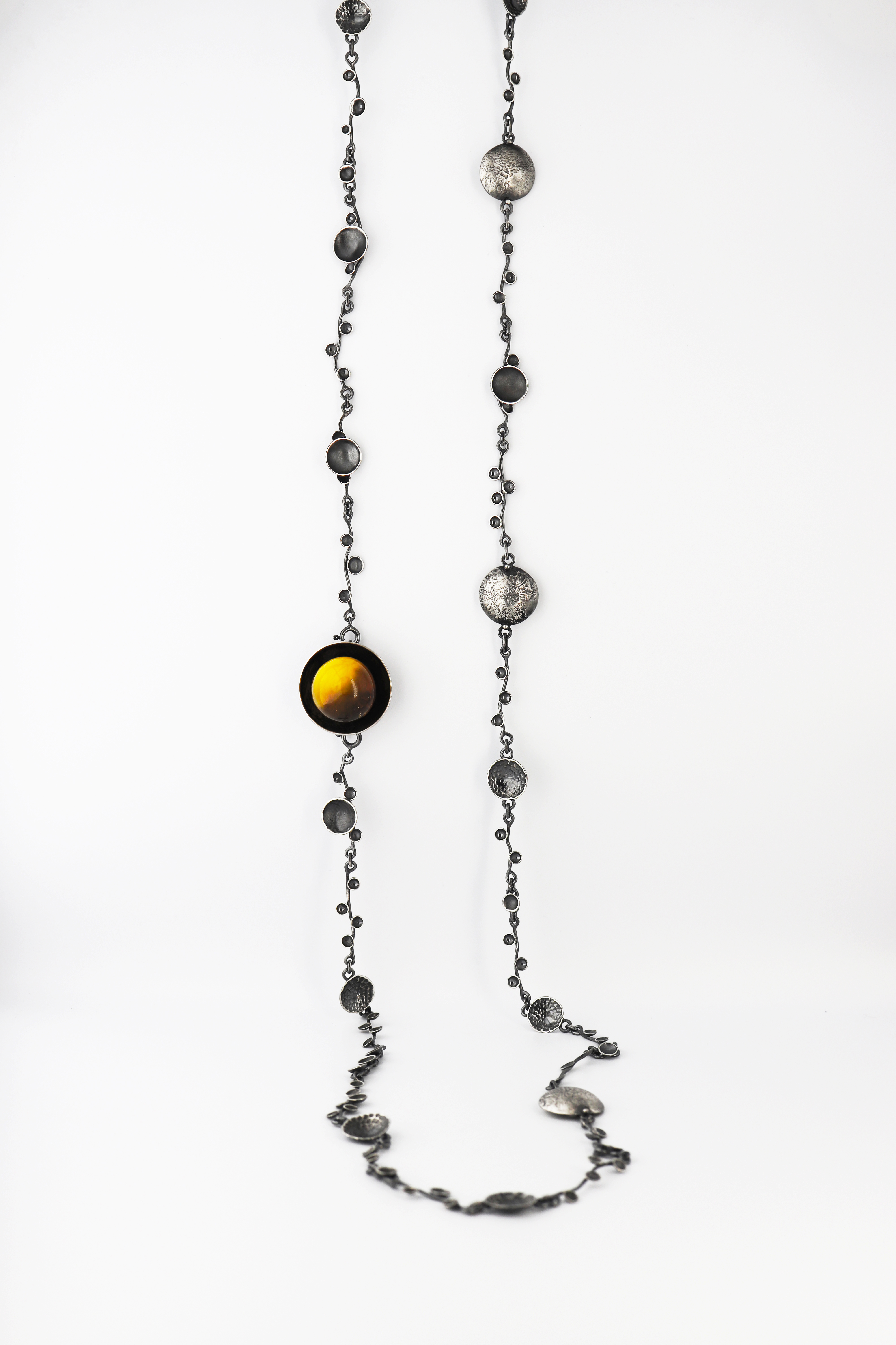 Kaklo papuošalas su gintaru