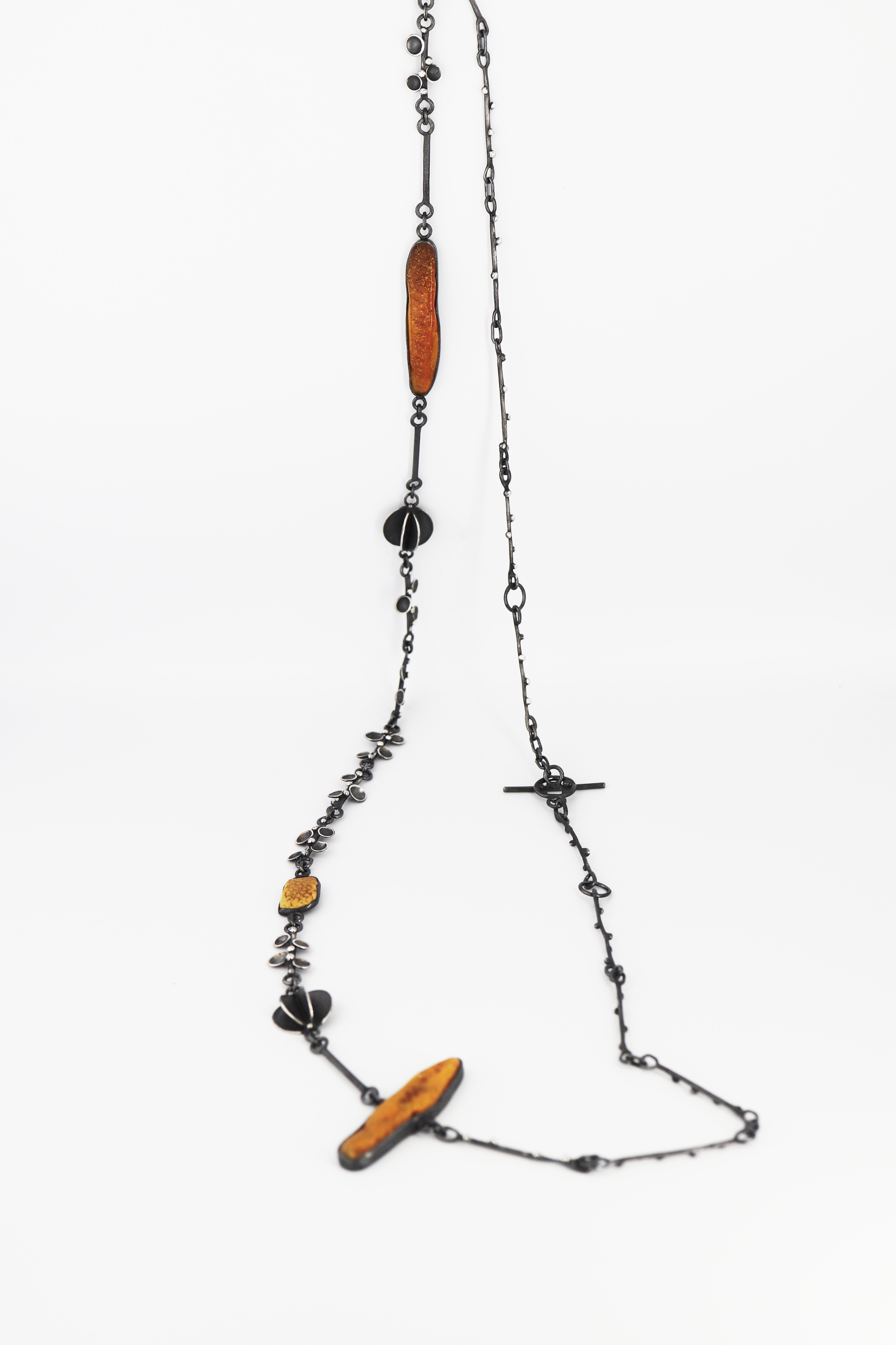 Kaklo papuošalas su gintaru