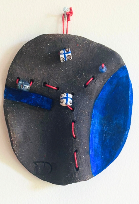 Masque perlé blanc bleu