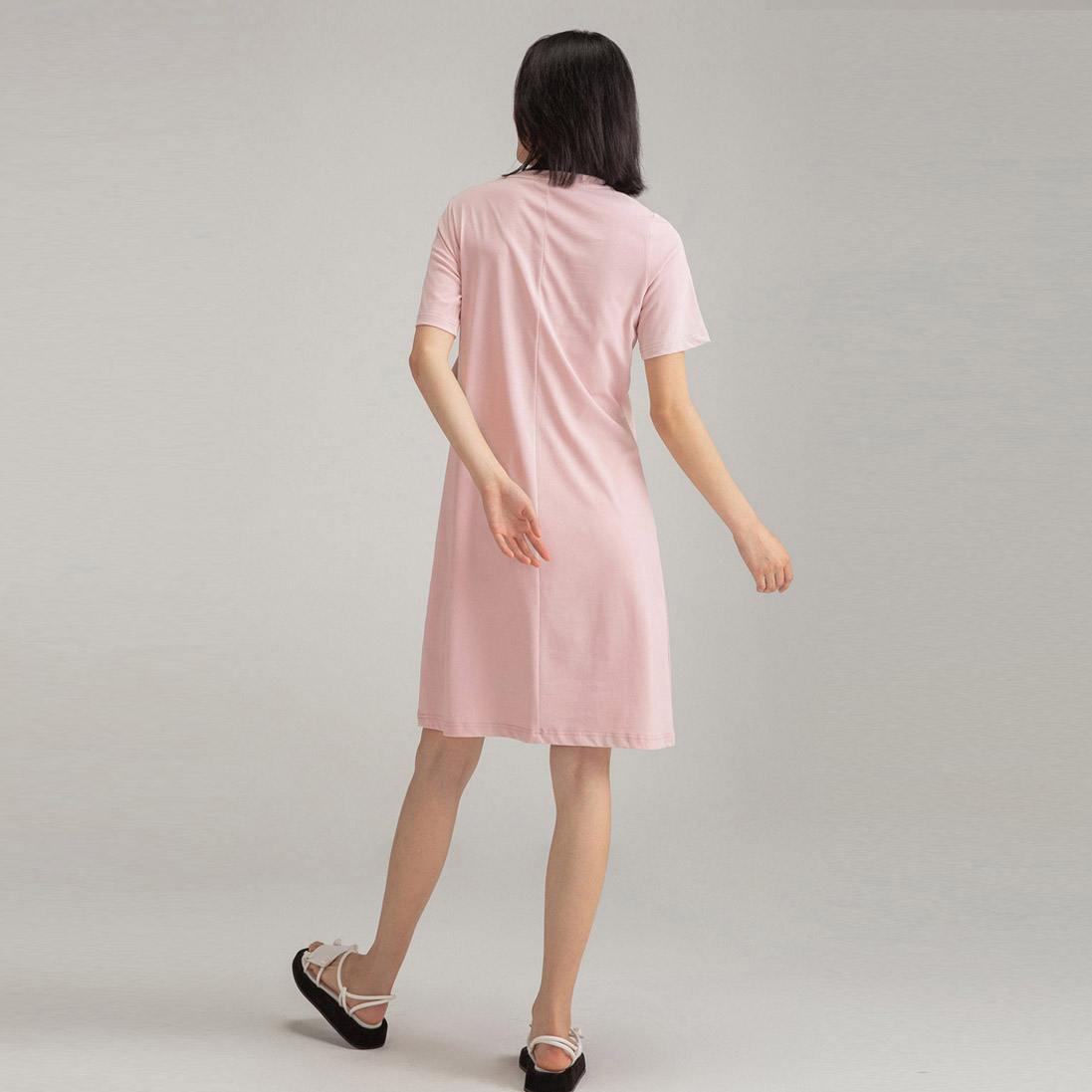 BROADCAST Trikotažinė suknelė su raiščiu