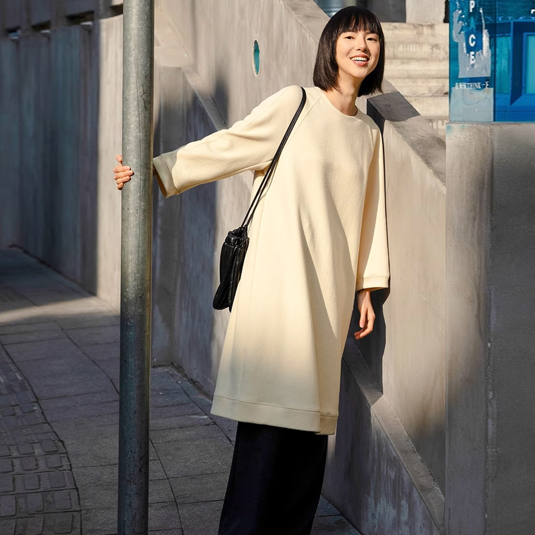 BROADCAST   Tiesi trikotažinė suknelė