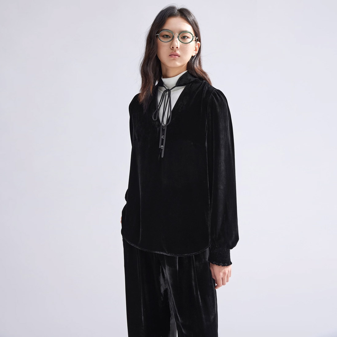 BROADCAST veliūrinė tunika su šilku