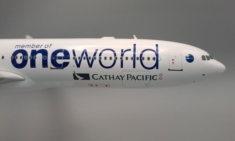 CATHAY PACIFIC A330-343