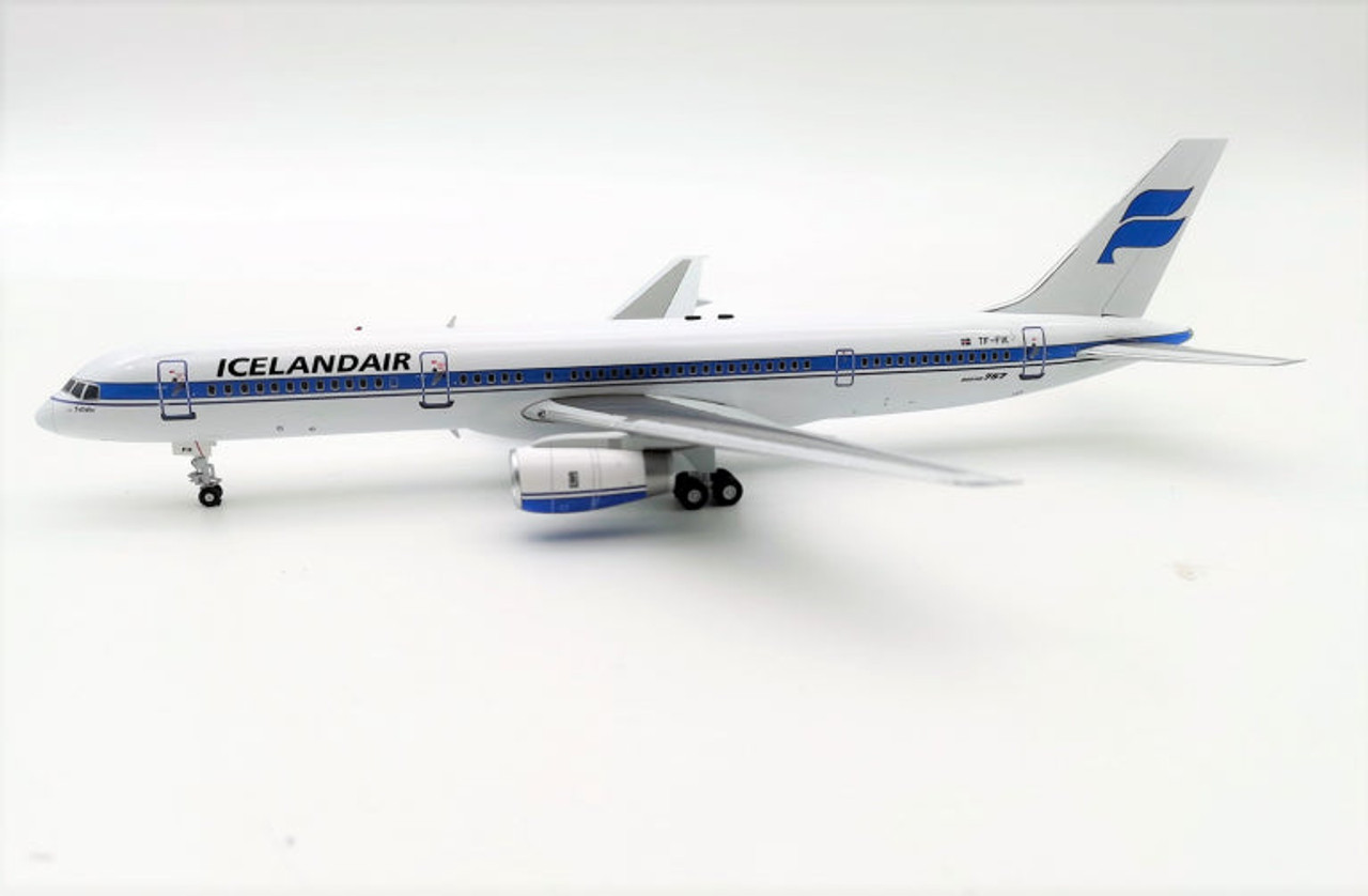 ICELANDAIR B757-256