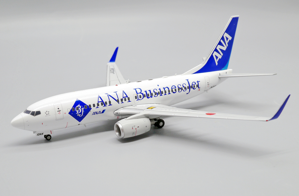 ANA BUSINESS JET B737-781WL