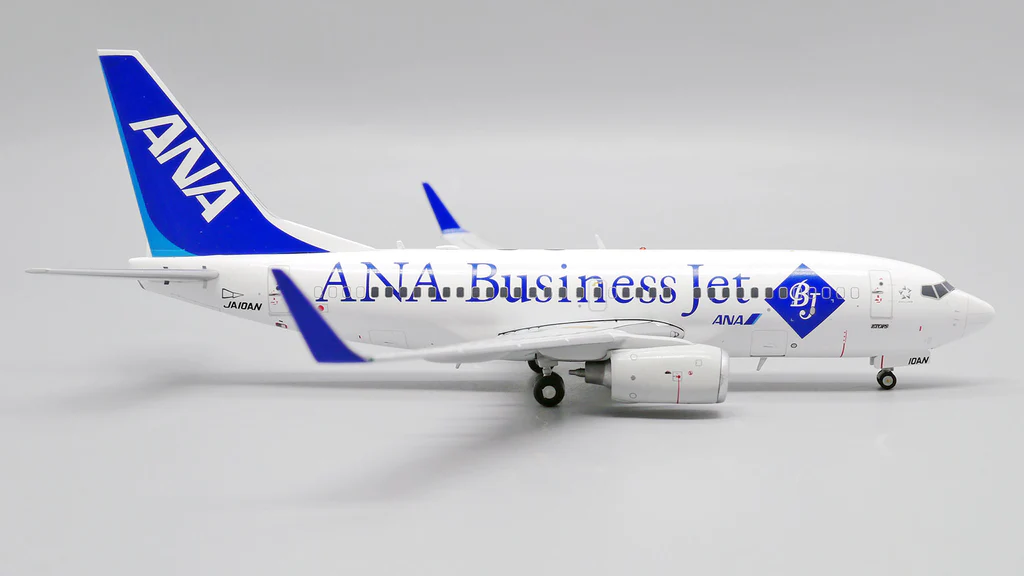 ANA BUSINESS JET B737-781WL