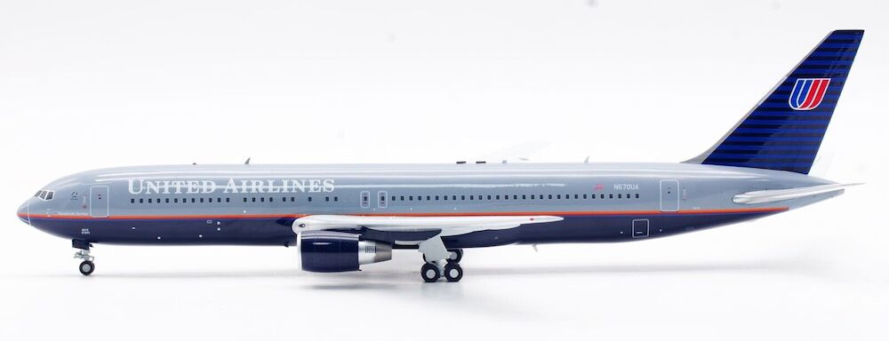 UNITED AIRLINES "BATTLESHIP" B767-300