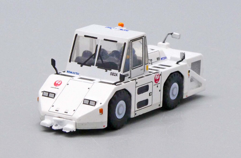 AIRPORT TUG TRUCK JAL GRULLA