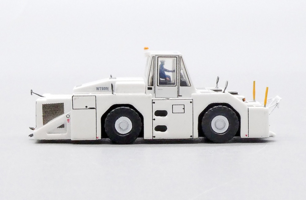 AIRPORT TUG TRUCK KOMATSU