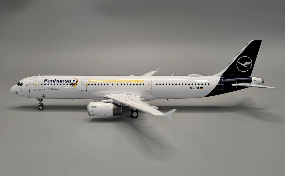 LUFTHANSA A321  "MANNSCHAFTSFLIEGER" 