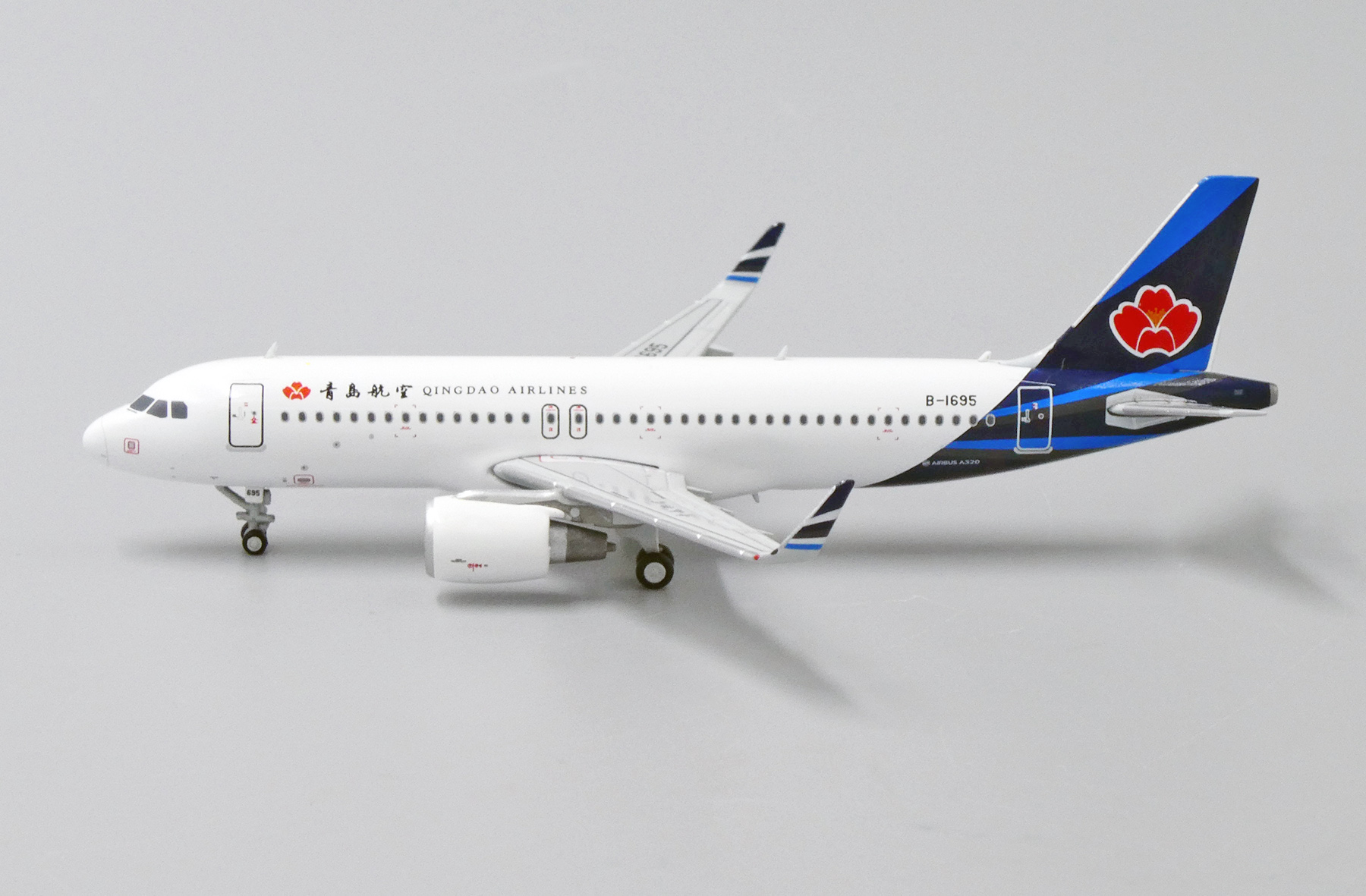 QINGDAO AIRLINES A320-200W
