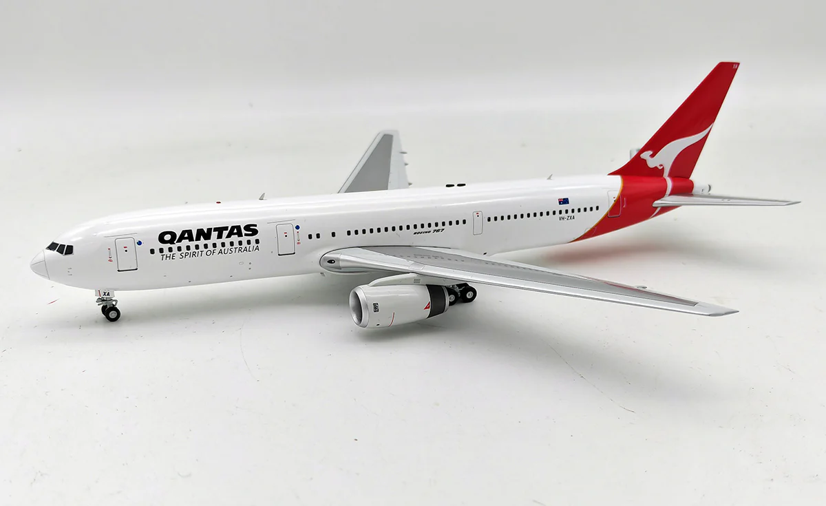 QANTAS B767-336
