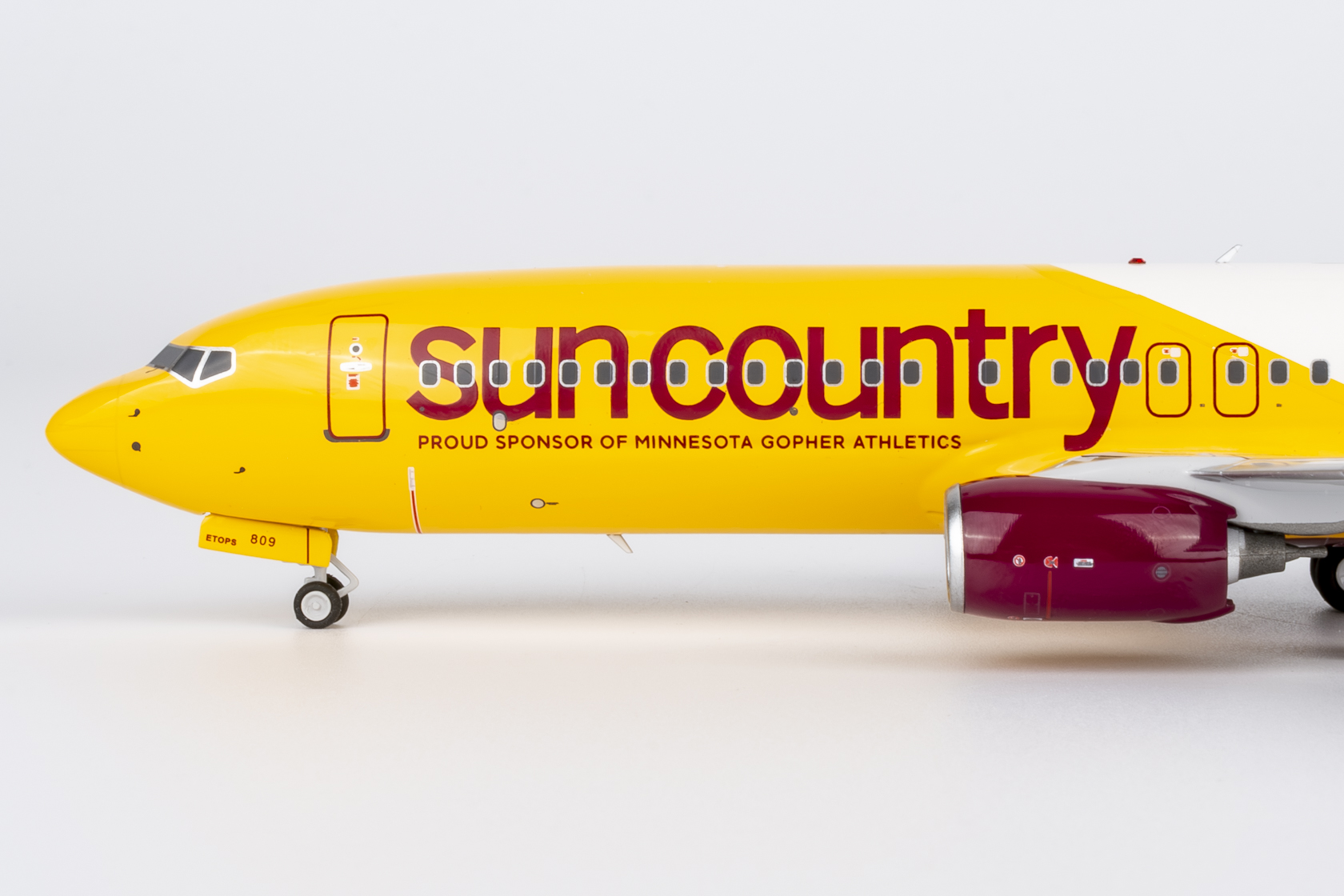 SUNCOUNTRY AIRLINES B737-800W