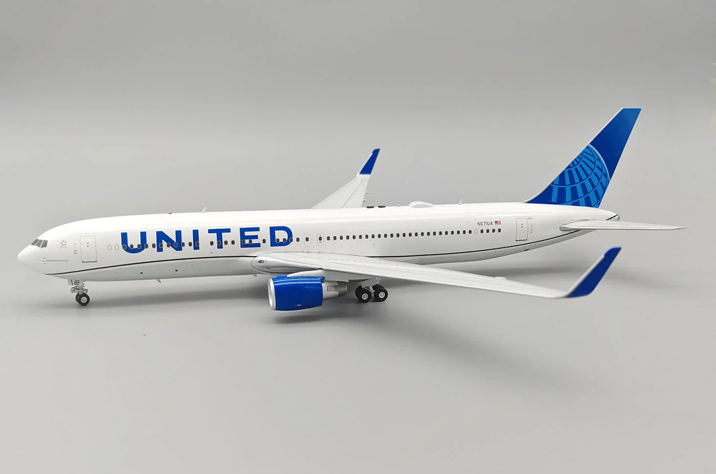 UNITED AIRLINES B737-300W
