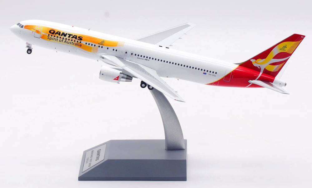 QANTAS B767-300