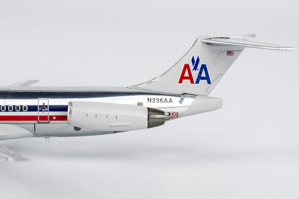AMERICAN AIRLINES MD-82