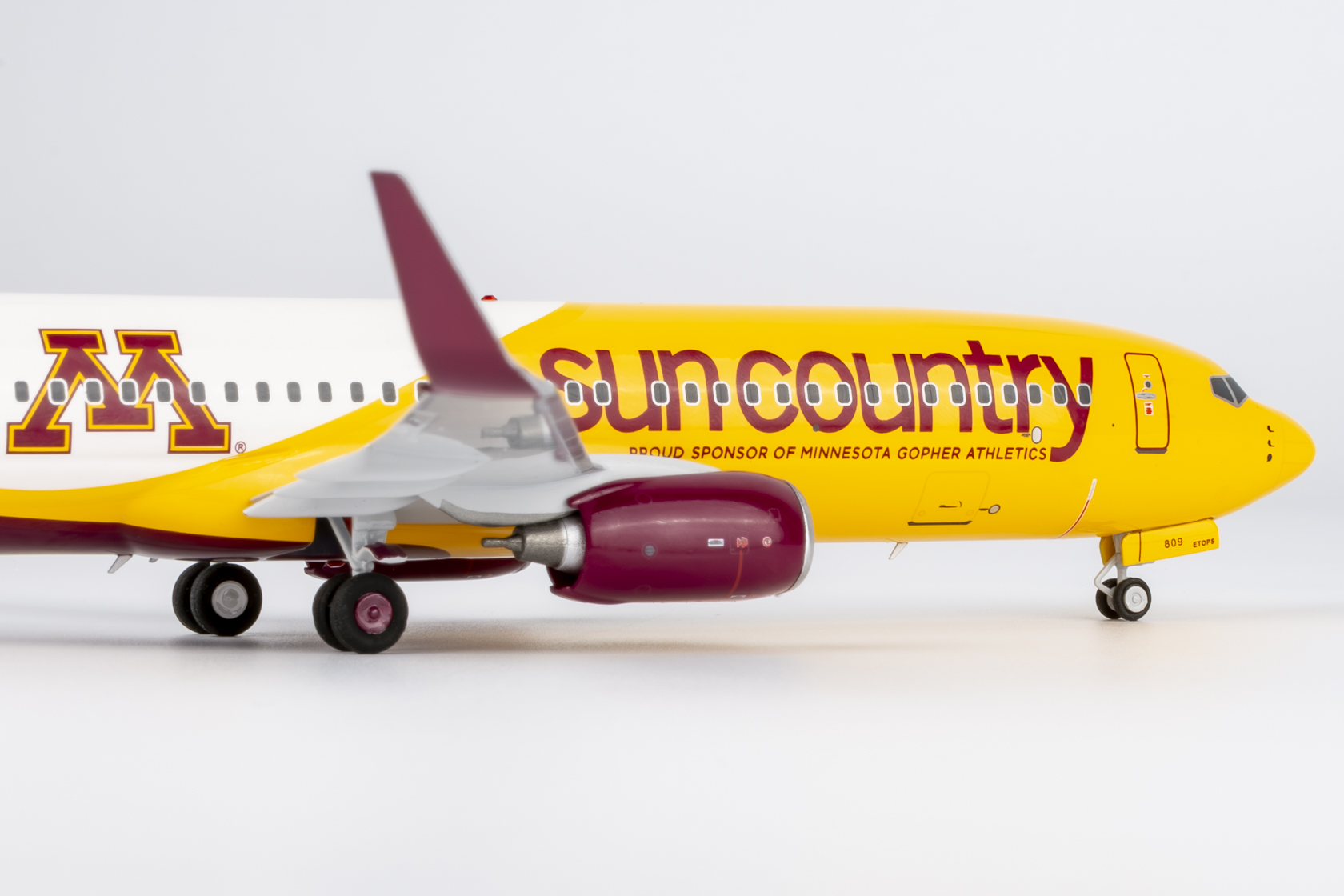 SUNCOUNTRY AIRLINES B737-800W