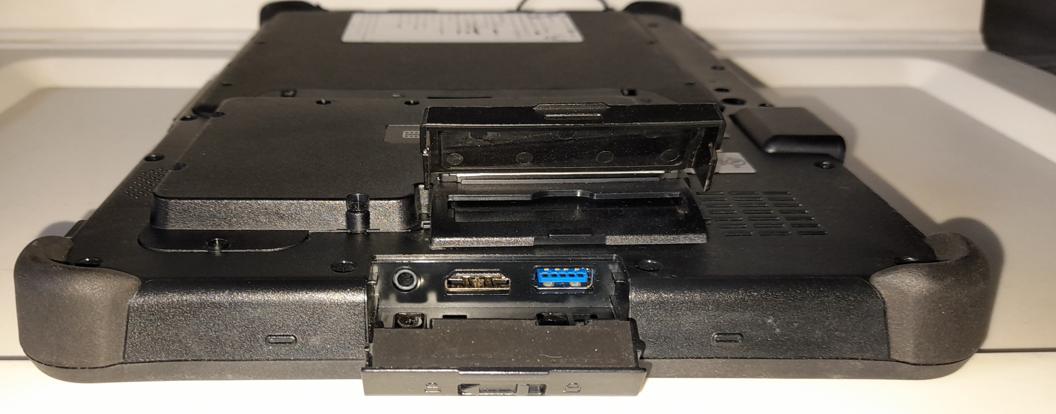 FULLY RUGGED GETAC F110 i5/NEW 1TB/GOOD BATTERIES/4G-LTE/VEHICLE ADAPTER/BARCODE SCANNER