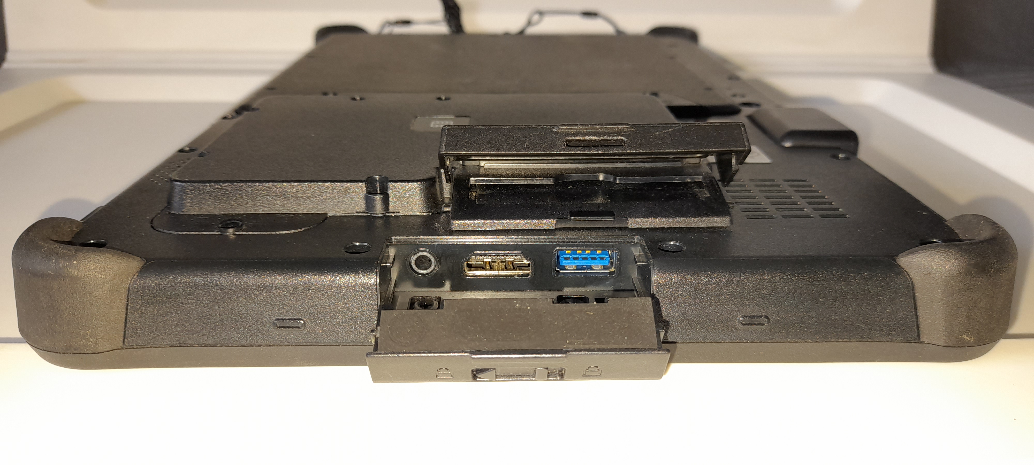 FULLY RUGGED GETAC F110 i5/128GB SSD/GOOD BATTERIES/4G-LTE/BARCODE SCANNER