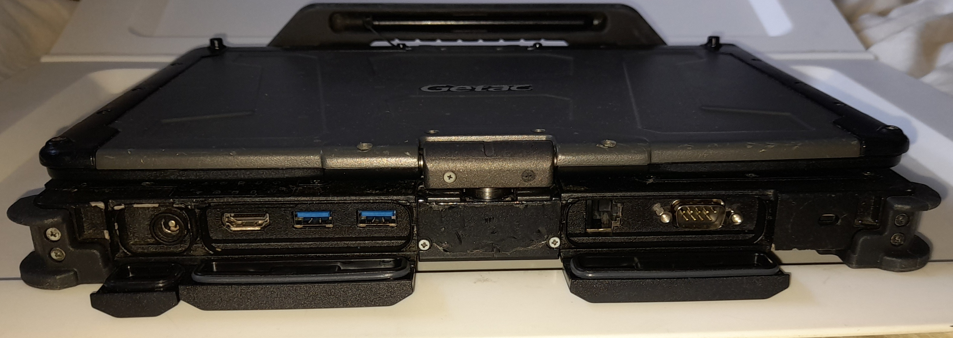 FULLY RUGGED GETAC V110 G3 LAPTOP/TABLET HYBRID WITH 8GB RAM/ 1TB SSD / HDMI WINDOWS 11 PRO
