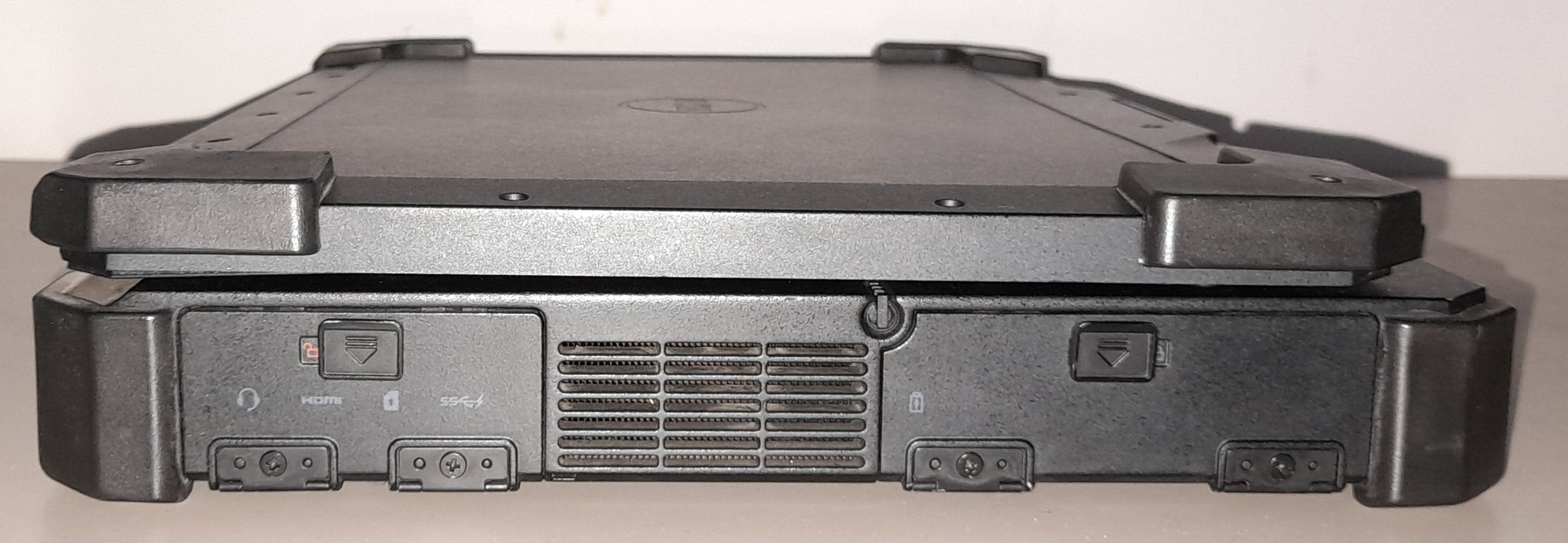 FULLY RUGGED DELL EXTREME 7414 CORE i7 WITH 32GB RAM/512GB SSD/HDMI/SERIAL PORTS/DVDRW DRIVE