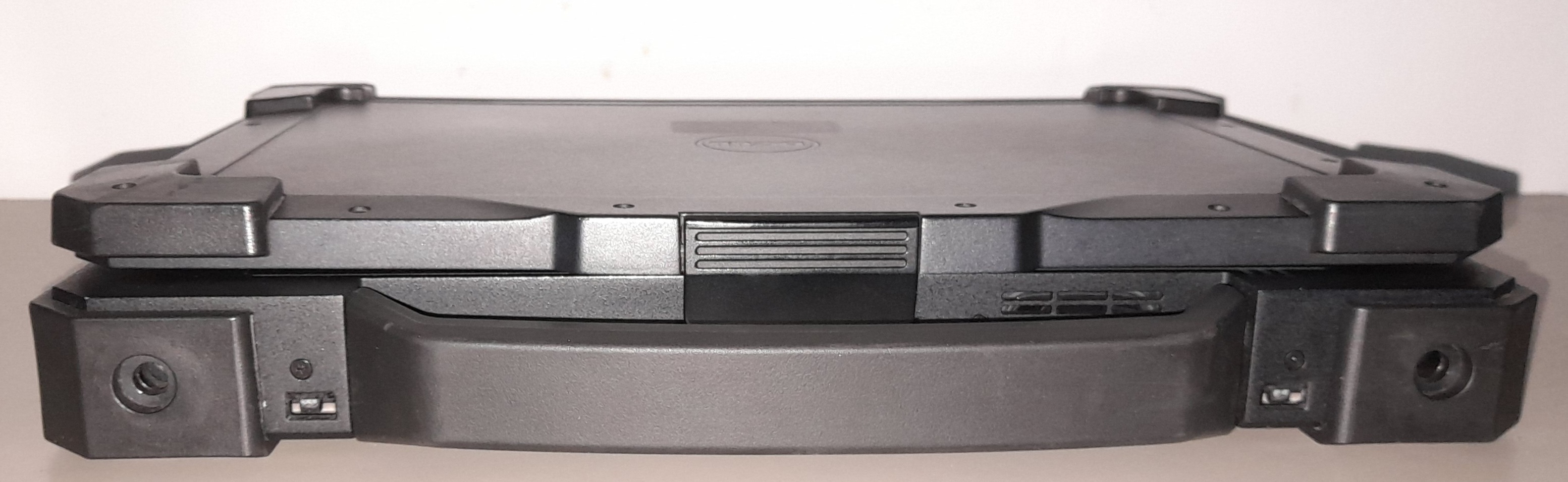 FULLY RUGGED DELL EXTREME 7414 CORE i7 WITH 32GB RAM/512GB SSD/HDMI/SERIAL PORTS/DVDRW DRIVE
