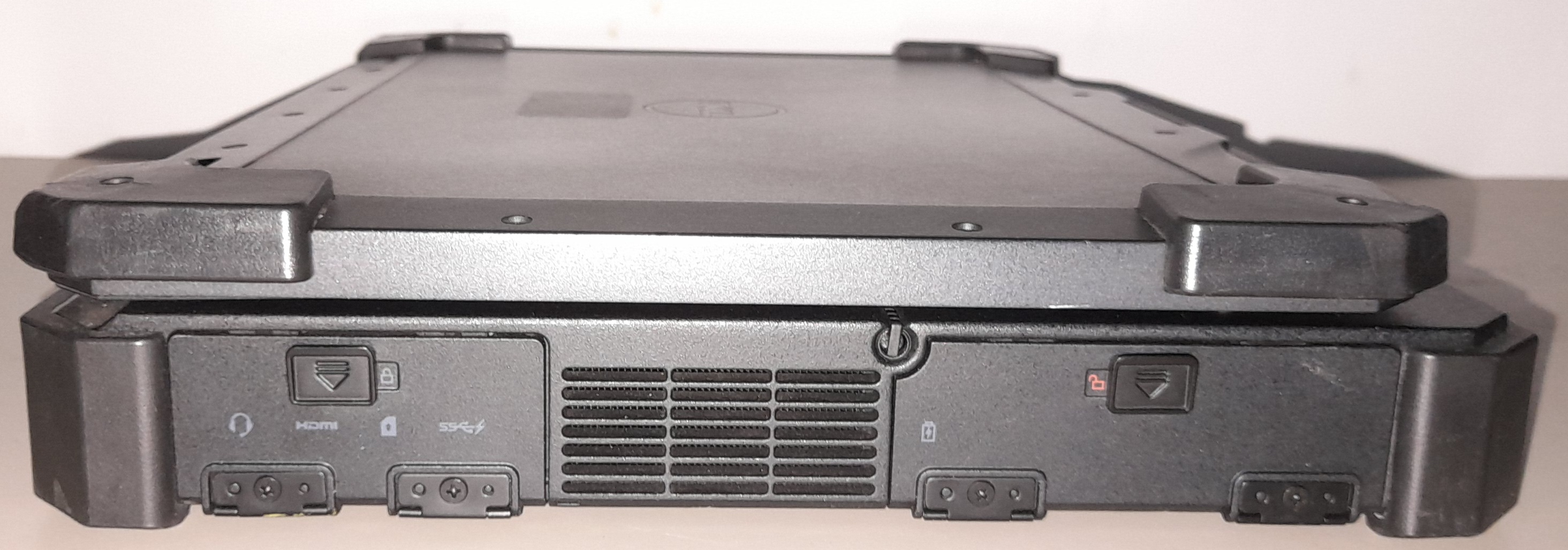 FULLY RUGGED DELL EXTREME 7414 CORE i7 WITH 32GB RAM/512GB SSD/HDMI/SERIAL PORTS/DVDRW DRIVE