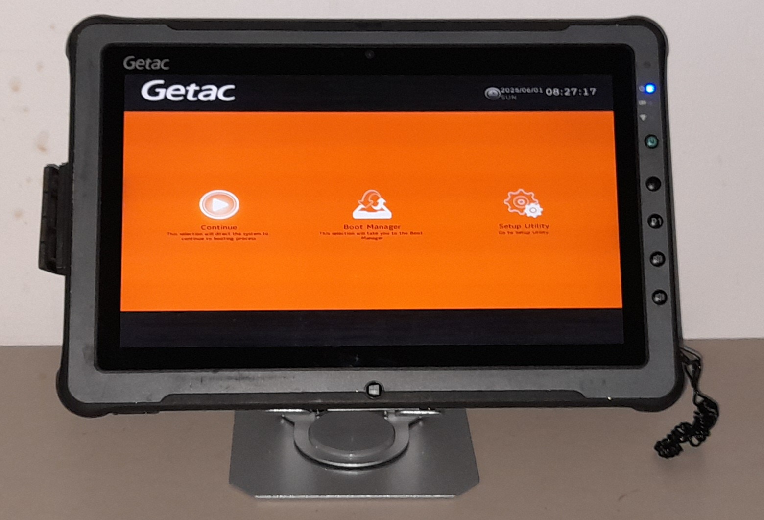 FULLY RUGGED GETAC F110 G3 CORE i7/16GB RAM/1TB SSD/4G-LTE/GPS/NEW BATTERIES/MOUSE/STAND