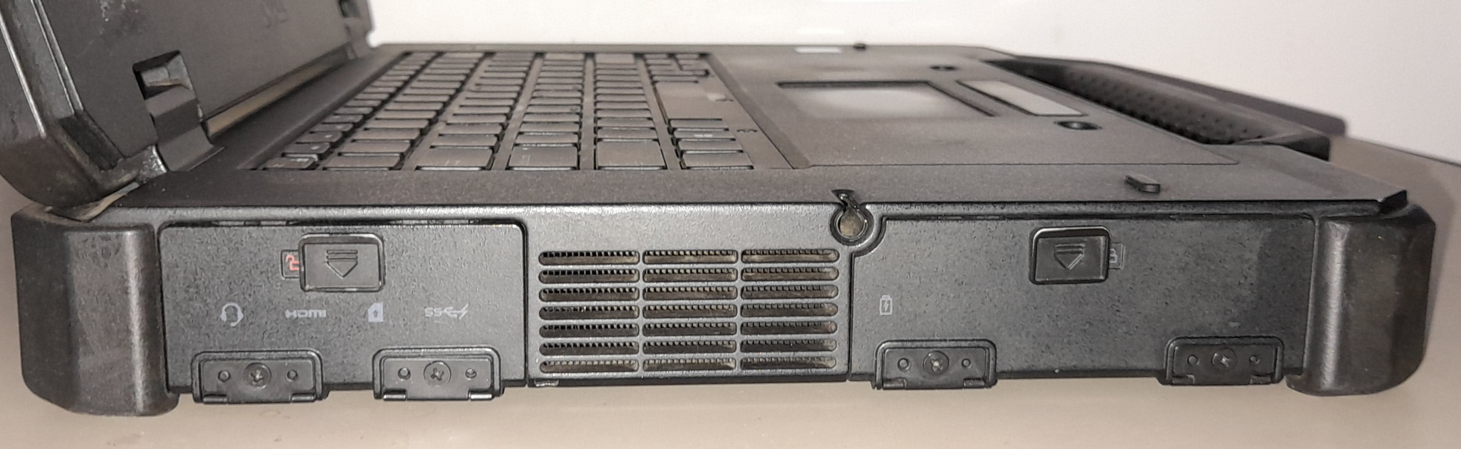 FULLY RUGGED DELL EXTREME 7414 CORE i7 WITH 32GB RAM/256GB SSD/HDMI/SERIAL PORTS/DVDRW DRIVE