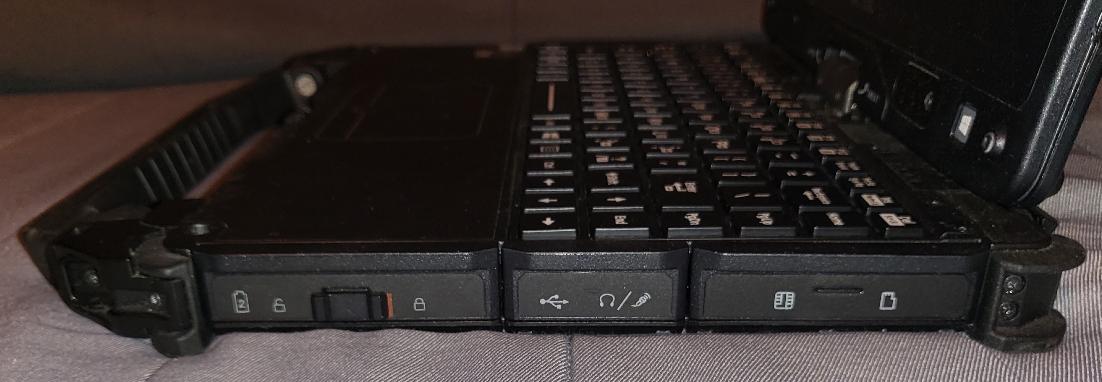 FULLY RUGGED GETAC V110 G3 WITH CORE i7/8GB/HDMI/GPS