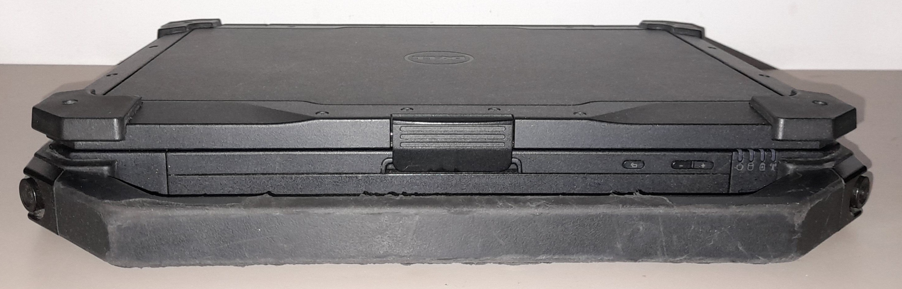 FULLY RUGGED DELL EXTREME 7204 CORE i7 WITH 16GB RAM/128GB SSD/HDMI/SERIAL PORTS